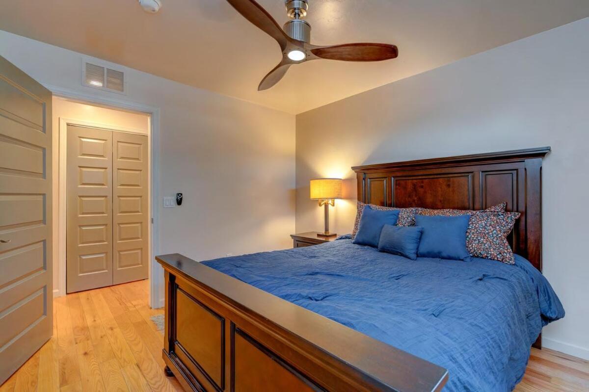 Stunning, Stylish Getaway Close To Everything! Chalet *